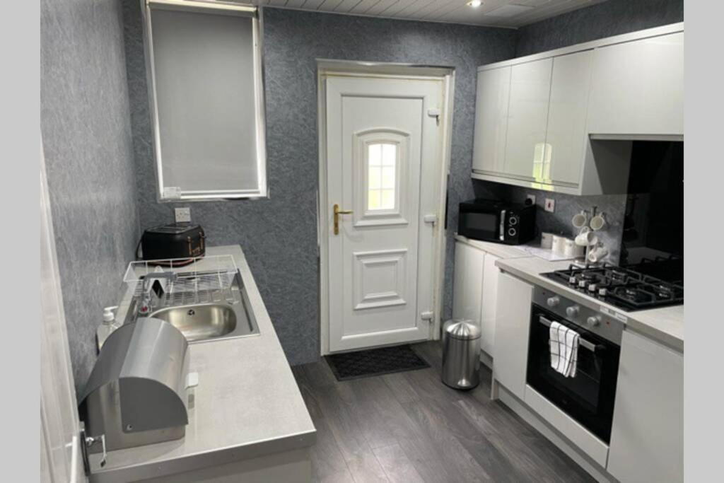 Beautiful Two Bedroom Flat By The Loch Balloch Exterior foto